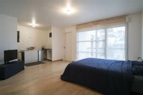 Minimalist 1 bedroom, free parking on premises. .